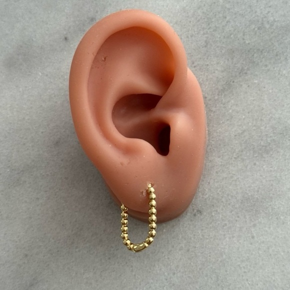 COPY - Gold Beaded Oval Hoop Earrings 

Brand New - Picture 2 of 3